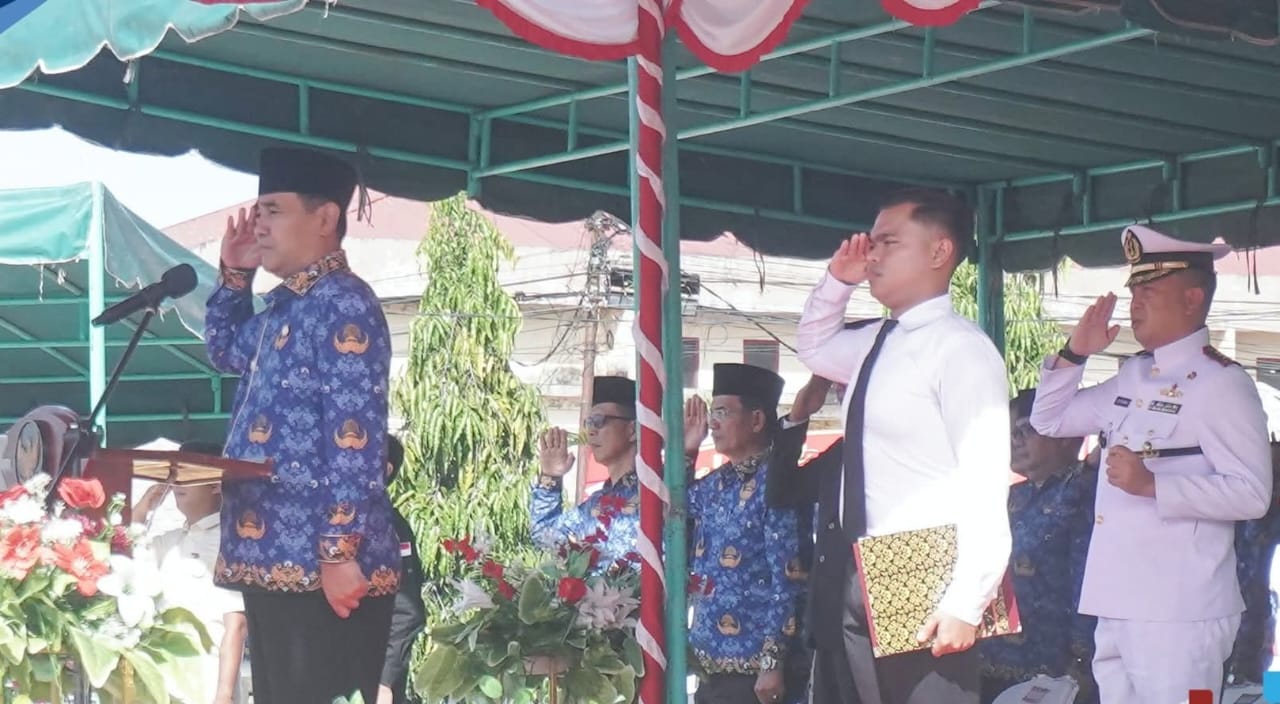 Wabup Nisel, Ir. Yusuf Nache, ST.,MM jadi inspektur upacara peringatan hari Sumpah Pemuda.(EURISMAN/SUMUT POS)