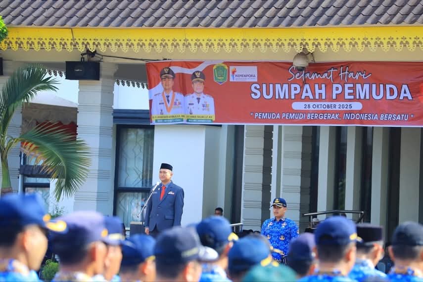 Bupati  Labuhanbatu Utara (Labura) Dr.Hendri Yanto pimpin Upacara Hari Sumpah Pemuda Tahun 2025 di halaman utama Kantor Bupati Labura, Selasa(28/10/25) (Asri Tarigan)