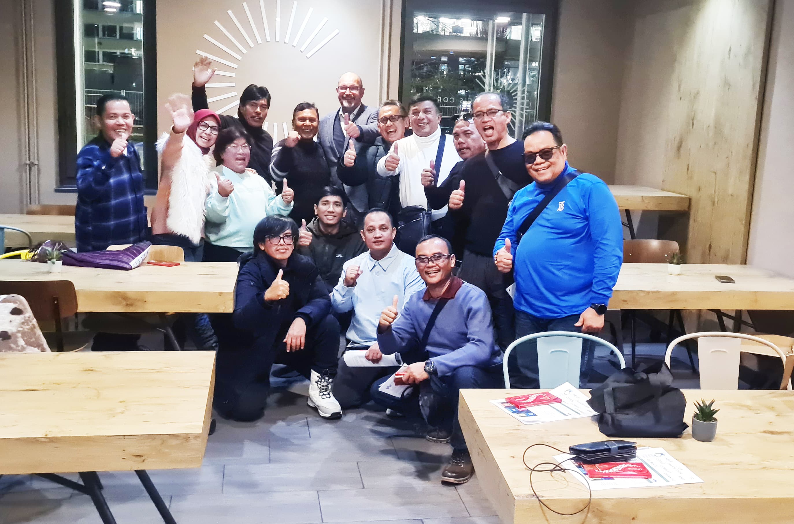 BERSAMA: Delegasi REI saat berkunjung ke Eropa dalam rangka study banding. Ini wujud REI sebagai organisasi internasional. (Dok: REI Sumut)