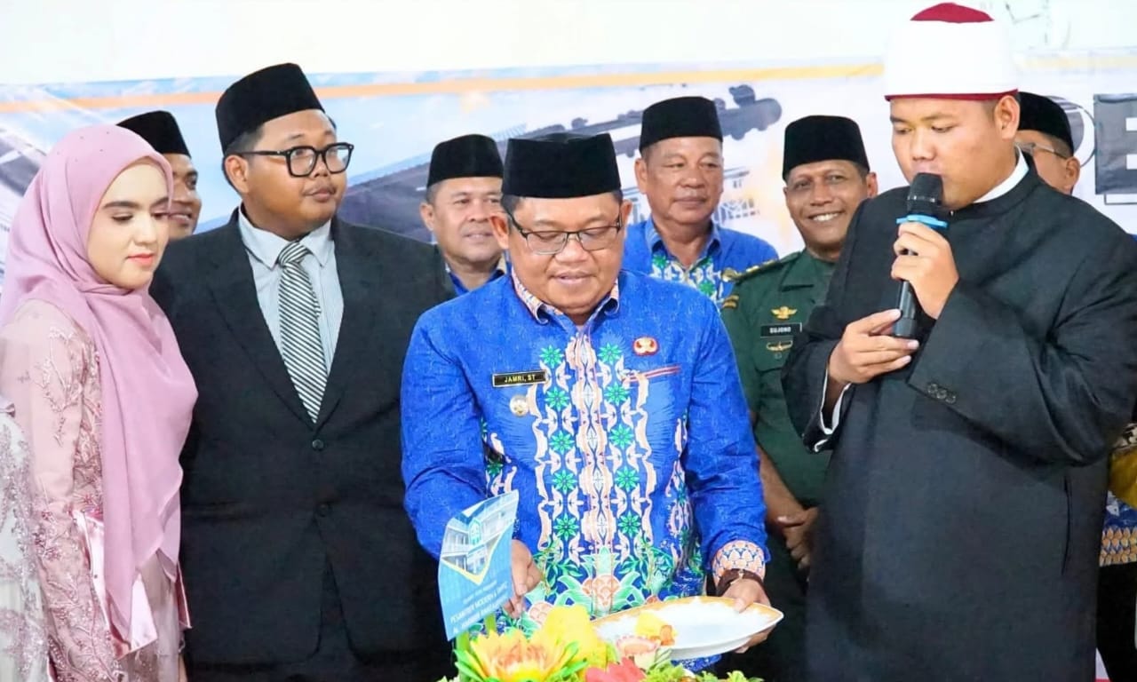 Wabup Labuhanbatu meresmikan Pondok Pesantren Ar-Haramain (Fajar/Sumut pos)