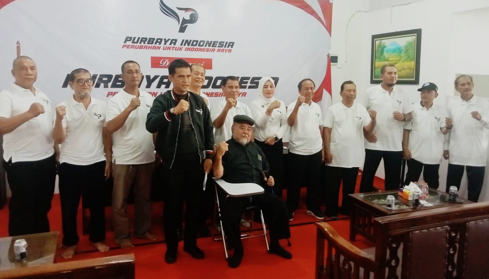 PURBAYA INDONESIA: Para Purbaya Indonesia Sumut berfoto bersama usai deklarasi di Pondok Konstitusi Dr Ali Yusran Gea MKn MH, Sabtu (1/11). (Dok: Istimewa/Sumut Pos)