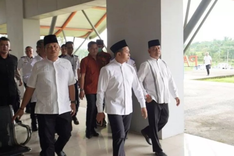 KUNJUNG: Gubernur Riau Abdul Wahid saat kunjungan di Rokan Hulu, Minggu (9/3). (Humas Pemprov Riau)