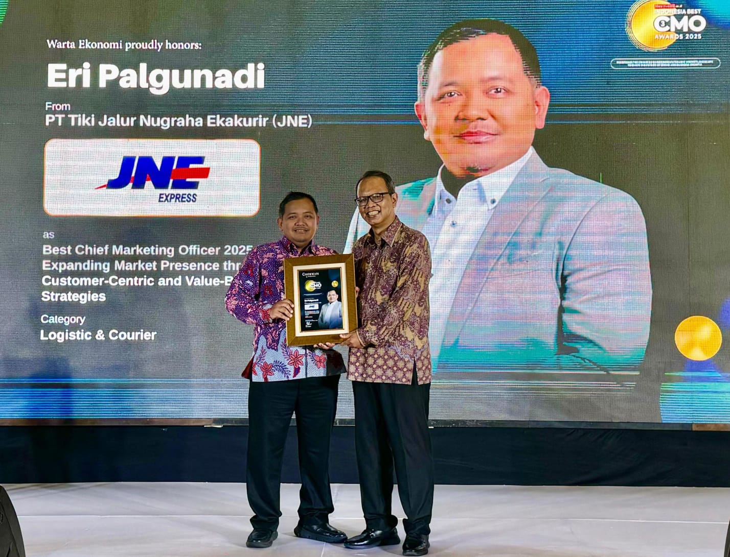 JNE: Eri Palgunadi, SVP Marketing Group Head JNE, dinobatkan Best Chief Marketing Officer (CMO) Award 2025 Expanding Market Presence through Customer-Centric and Value-Based Strategies. (Dok: JNE)
