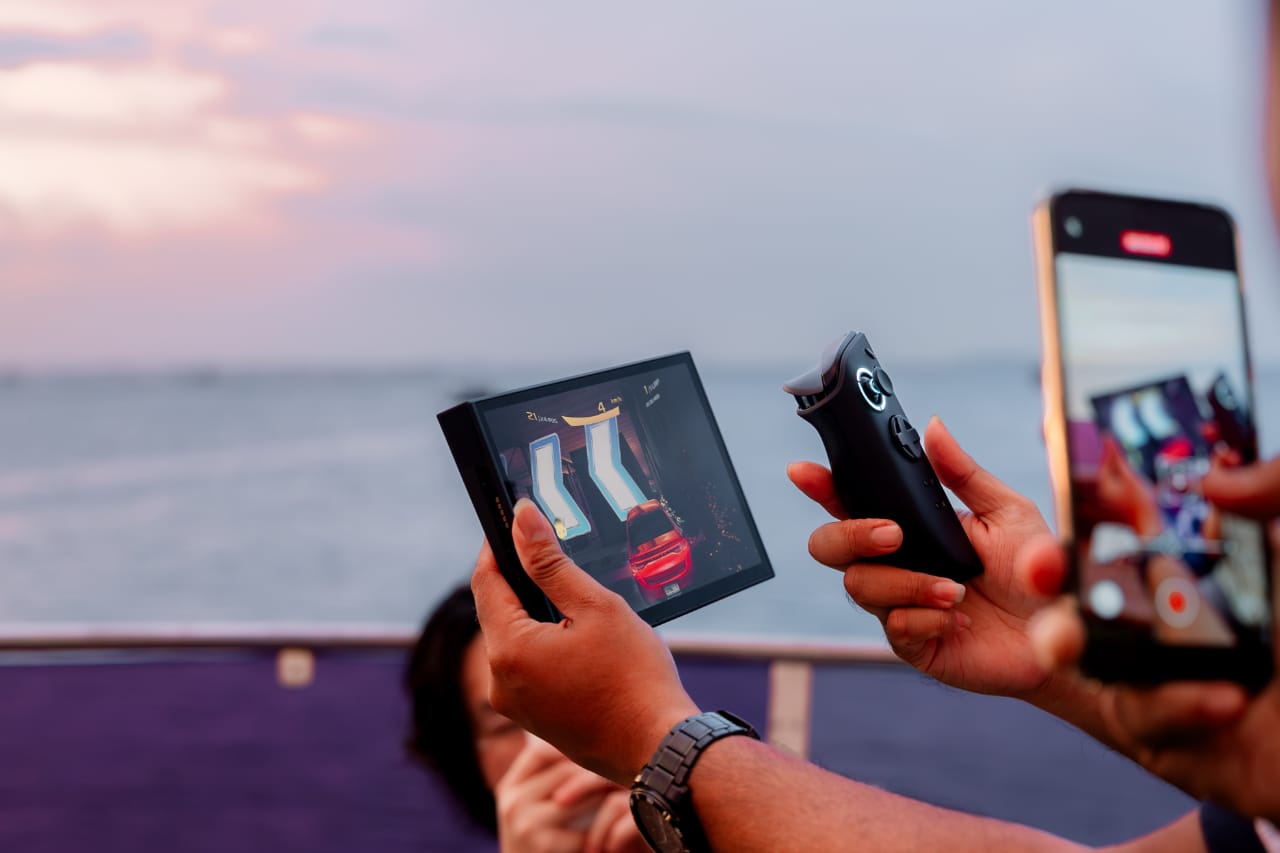 Lenovo meluncurkan Legion Go 2 (8.8&rdquo;) yang dihadirkan untuk memberi pengalaman gaming imersif bagi gamer dengan mobilitas tinggi. (foto : Lenovo)
