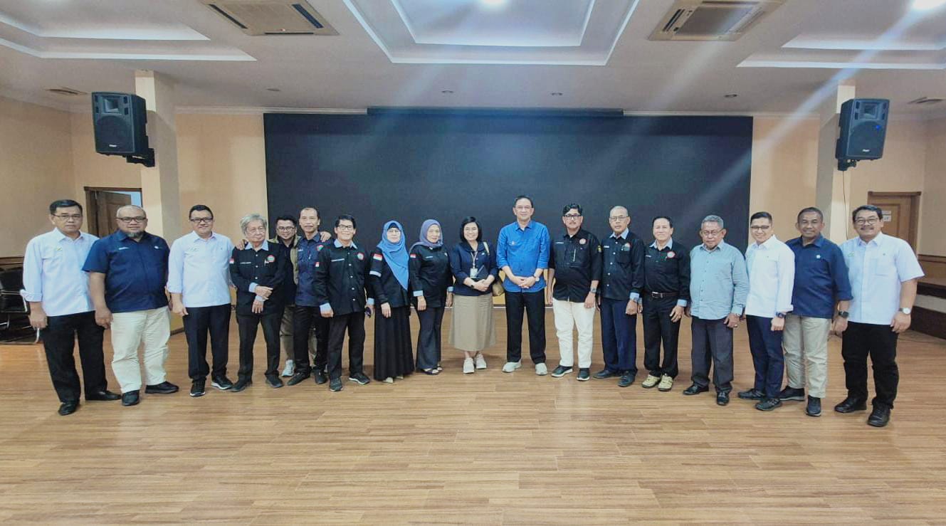 PURNAKARYA: Pertemuan FKPPN dengan manajemen PTPN IV untuk menuntaskan kompensasi beras purnakarya perkebunan. (Istimewa/Sumut Pos)