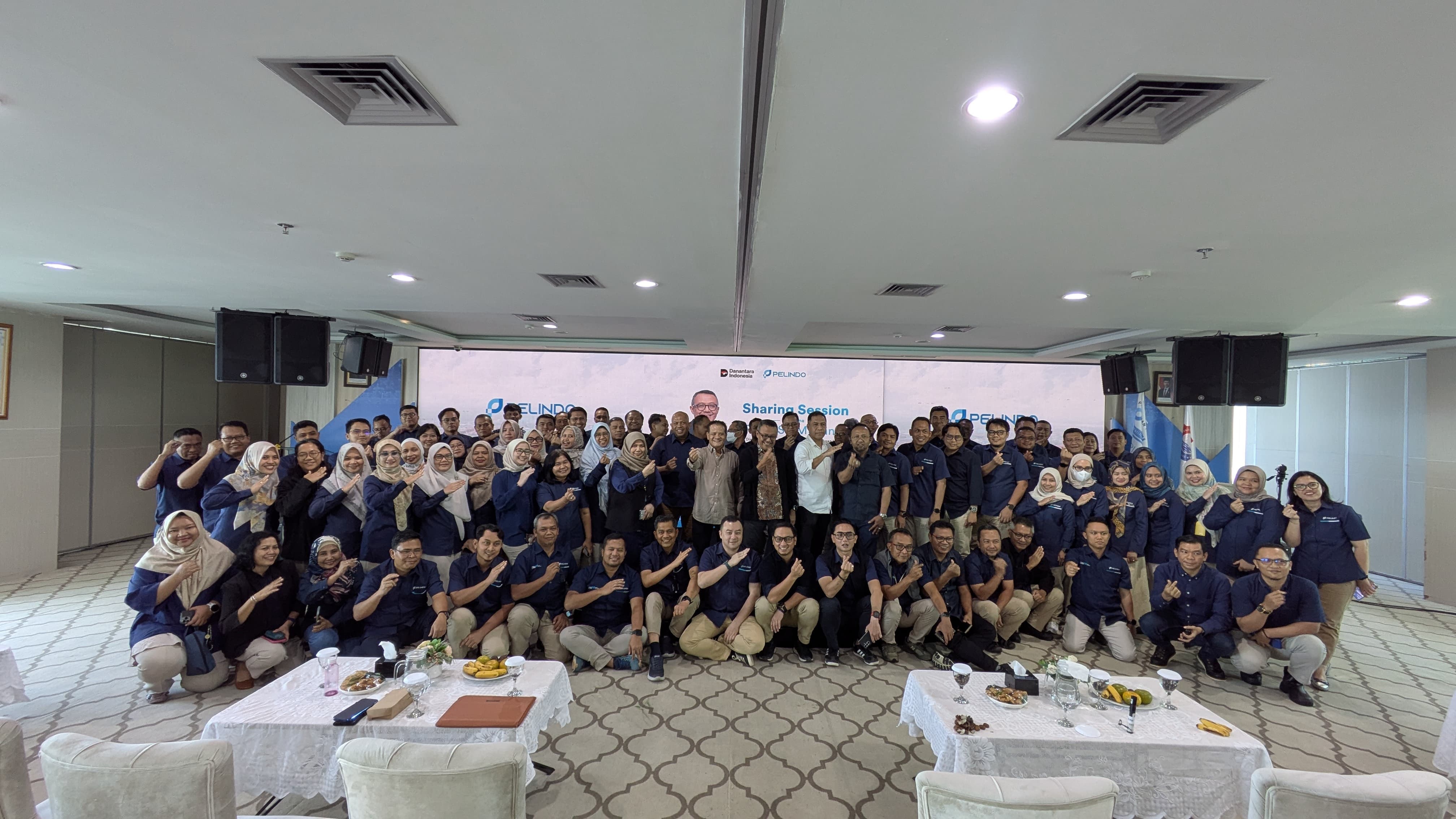 BERSAMA: Peserta dan Narasumber Sharing Session yang digelar Pelindo Region 1 berfoto bersama. (Dok: Pelindo Region 1)
