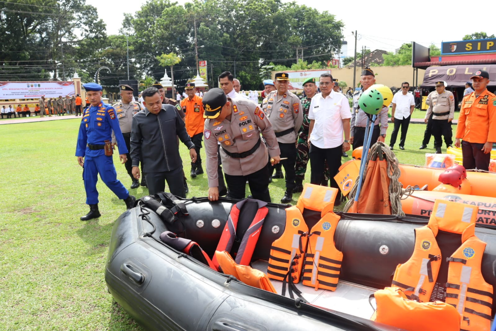 Kapolres Labuhanbatu saat  memimpin langsung Apel Kesiapan Tanggap Darurat Bencana Hidrometeorologi (Fajar/Sumut Pos)