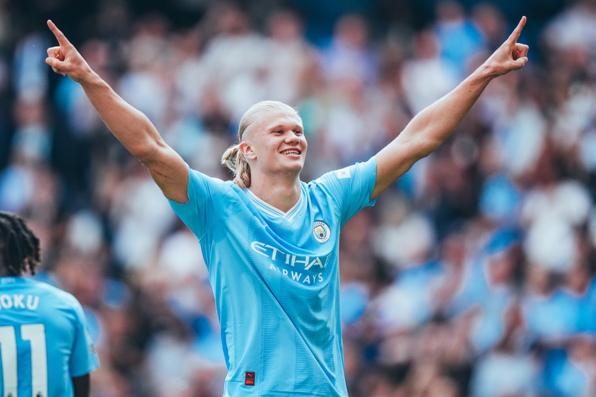 Bombarder Manchester City,  Erling Haaland melakukan selebrasi usai mencetak gol.
