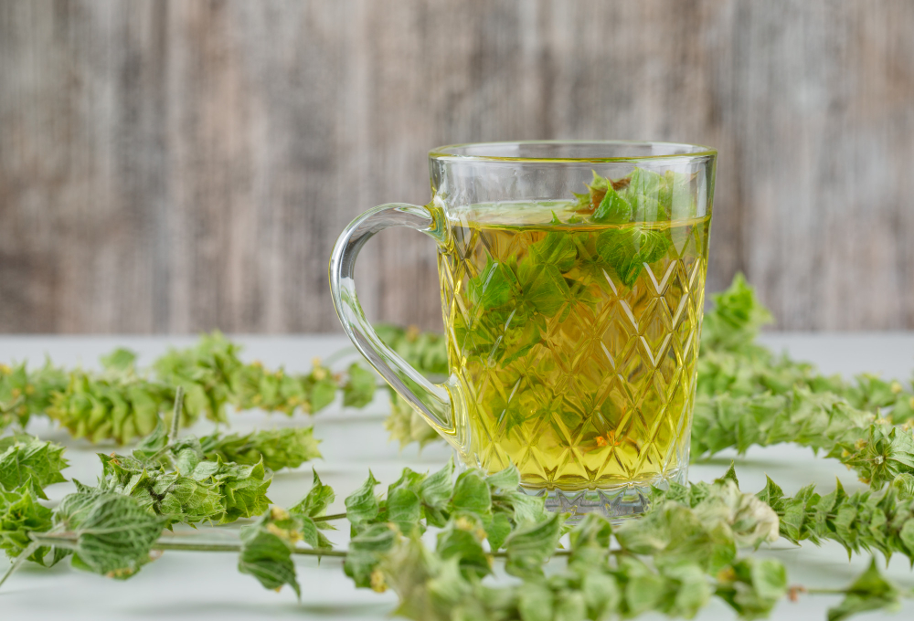 teh hijau memiliki efek samping jika diminum berlebihan. (FREEPIK)