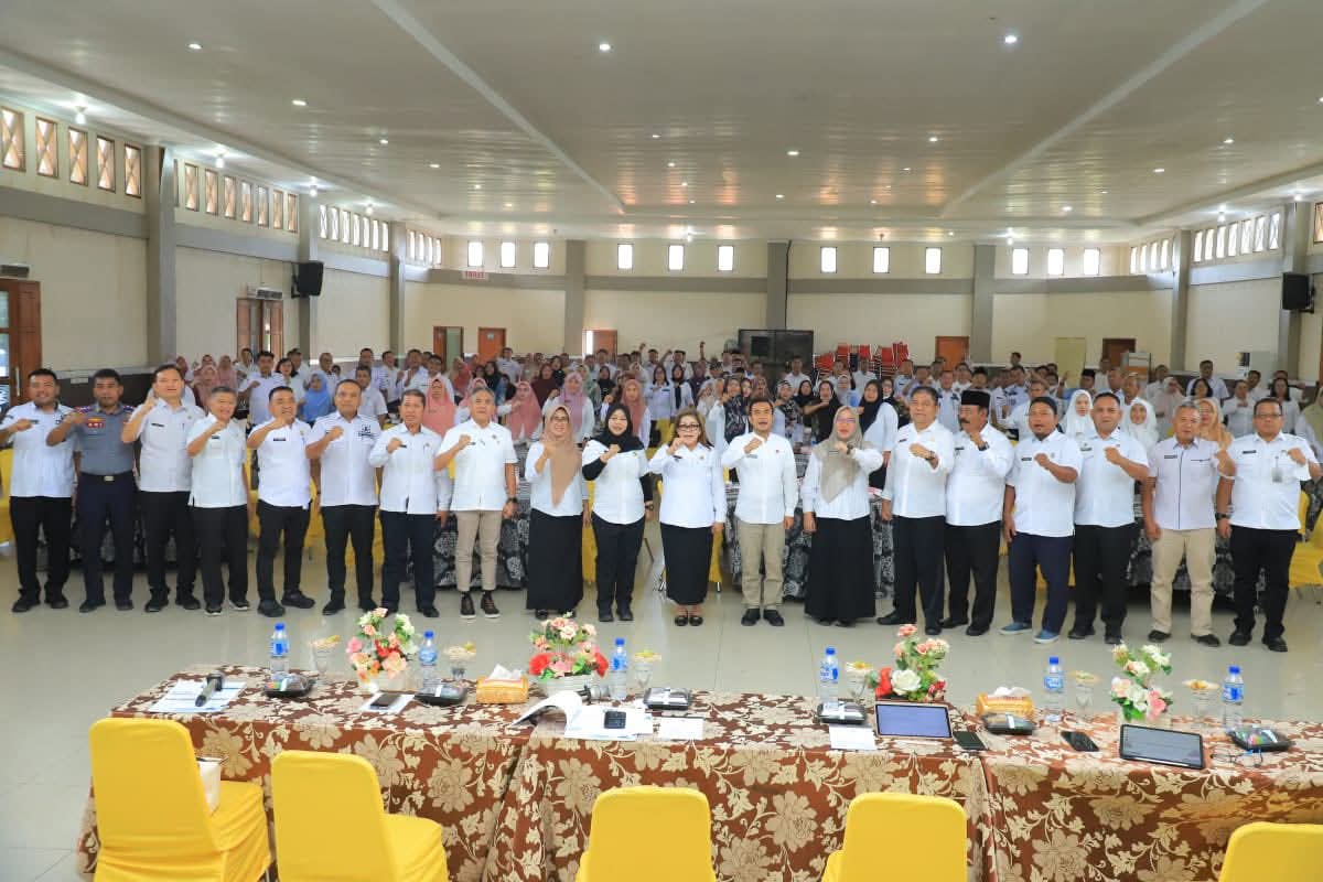 Pj. Sekretaris Daerah Dra.Hj. Susi Asmarani, M.Si., jugaTurut hadir Wakil Bupati sekaligus Ketua TPPS Labura, Dr. H. Samsul Tanjung, S.T., M.H. (ASRI TARIGAN/SUMUT POS)