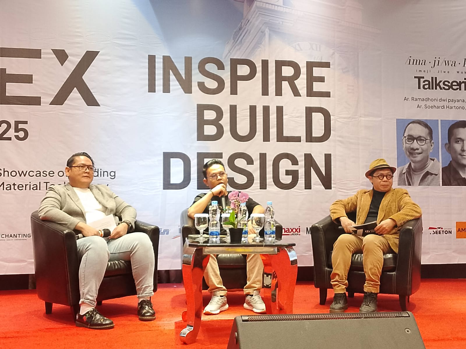 INDEX MEDAN: Para narasumber Index Medan 2025 saat pembukaan acara yang diselenggarakan oleh MitraPabrik.com, Kamis (6/11/2025).