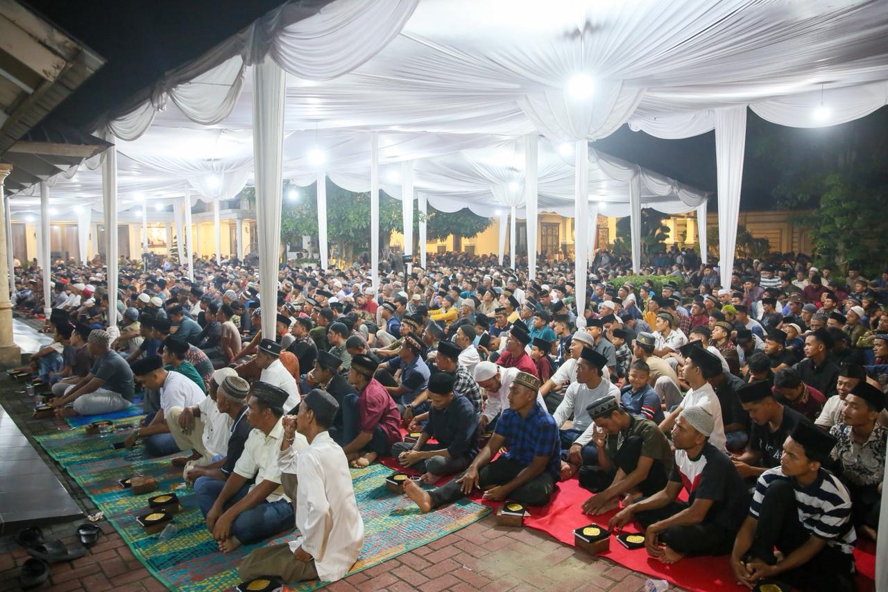 Lebih dari 4 ribu masyarakat ikuti tahlilan 40 hari wafatnya Almarhum Ngogesa Sitepu di Desa Sei Limbat, Kecamatan Selesai, Langkat. (Istimewa/Sumut Pos)