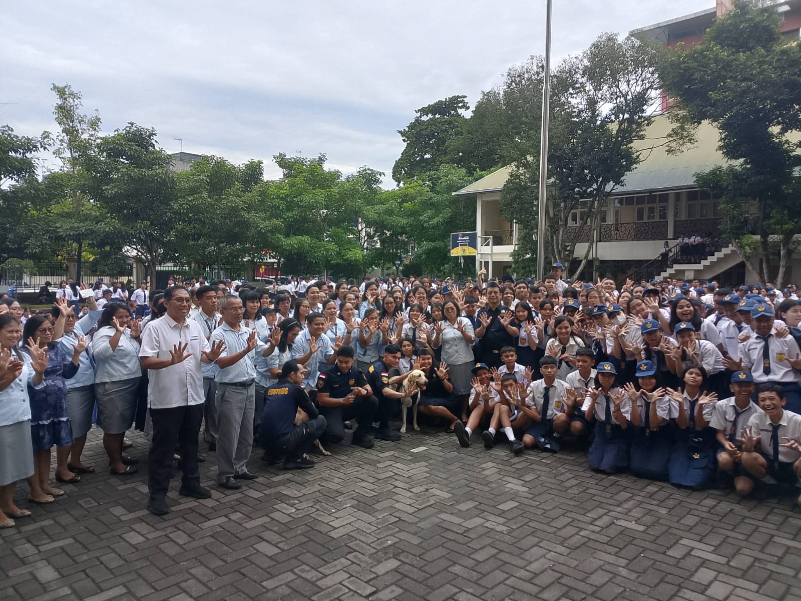 KEMENKEU: Ratusan siswa SMP Santo Thomas 1 Medan mendapat pengalaman belajar yang berbeda melalui kegiatan Kemenkeu Mengajar 10, Senin, (10/11/2025).