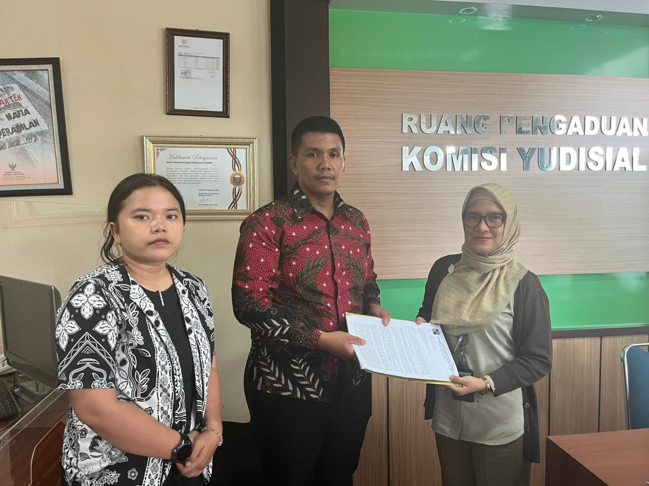 LBH: Direktur LBH Medan melaporkan hakim Pengadilan Militer Medan ke KY dan Bawas MA. (Dok: istimewa)