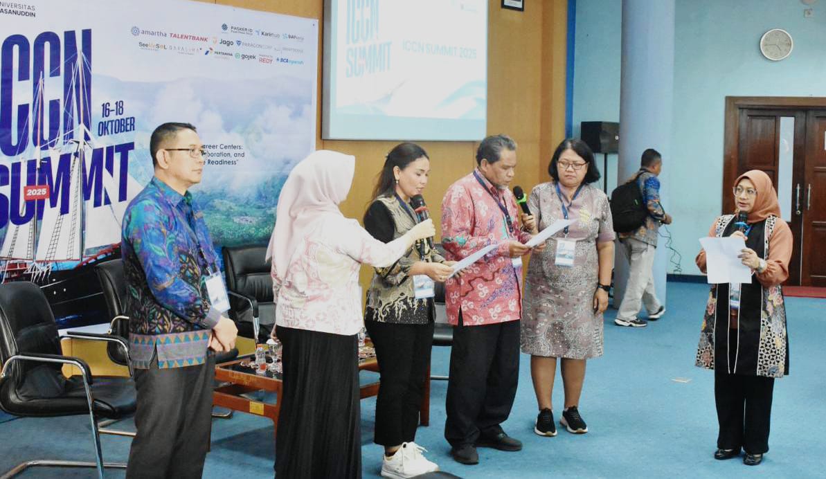 KORDINATOR WILAYAH: Ns Yunida Turisna Octavia SKM SKep MKM (3 kiri) dilantik sebagai koordinator Wilayah Sumbagut ICCN. (Istimewa/Sumut Pos)