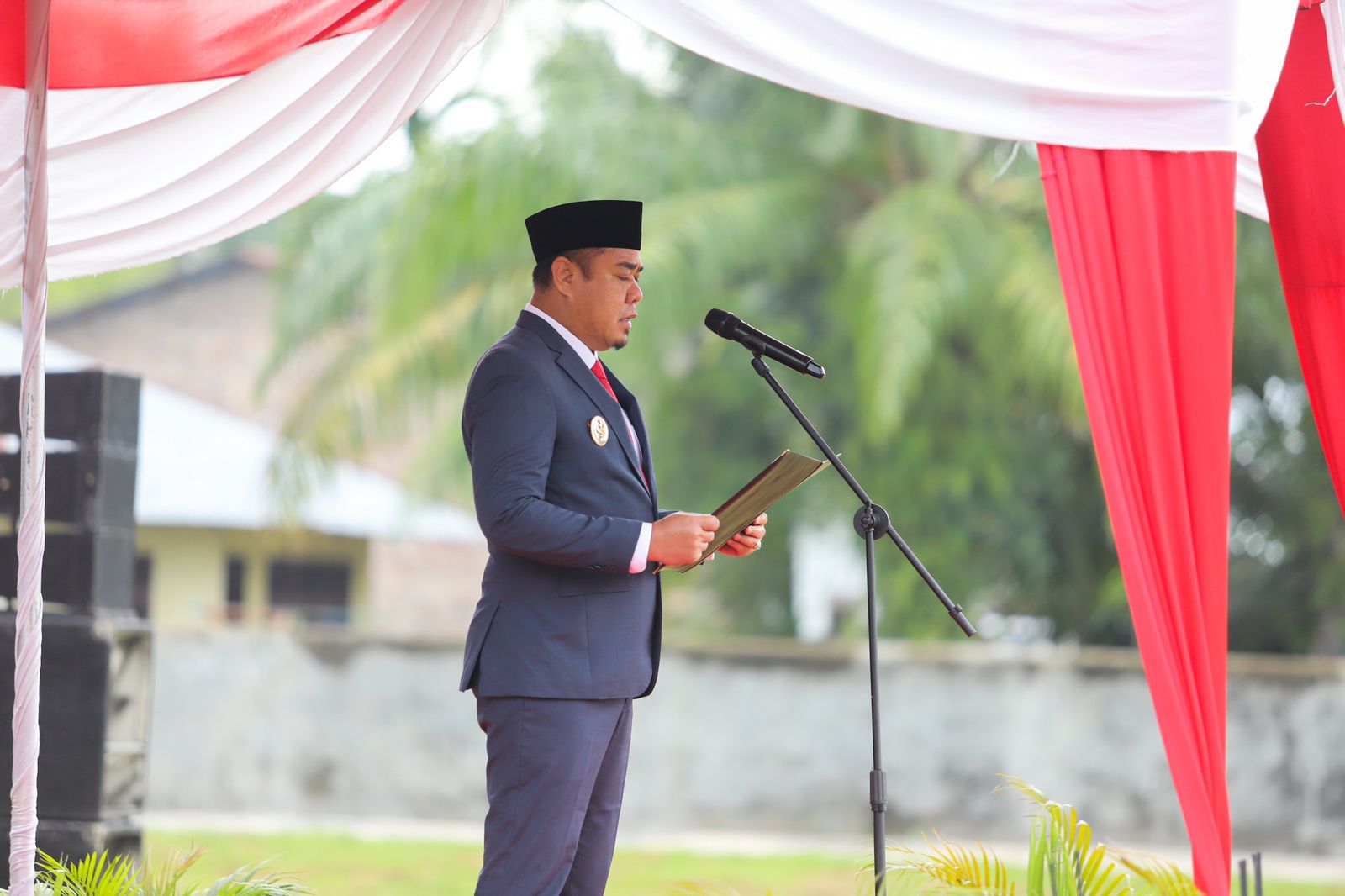 Wakil Bupati Batubara Syafrizal, SE, M.AP bertindak sebagai Inspektur Upacara  memperingati Hari Pahlawan, Pemerintah Kabupaten Batubara. (LIBERTY/SUMUT POS)
