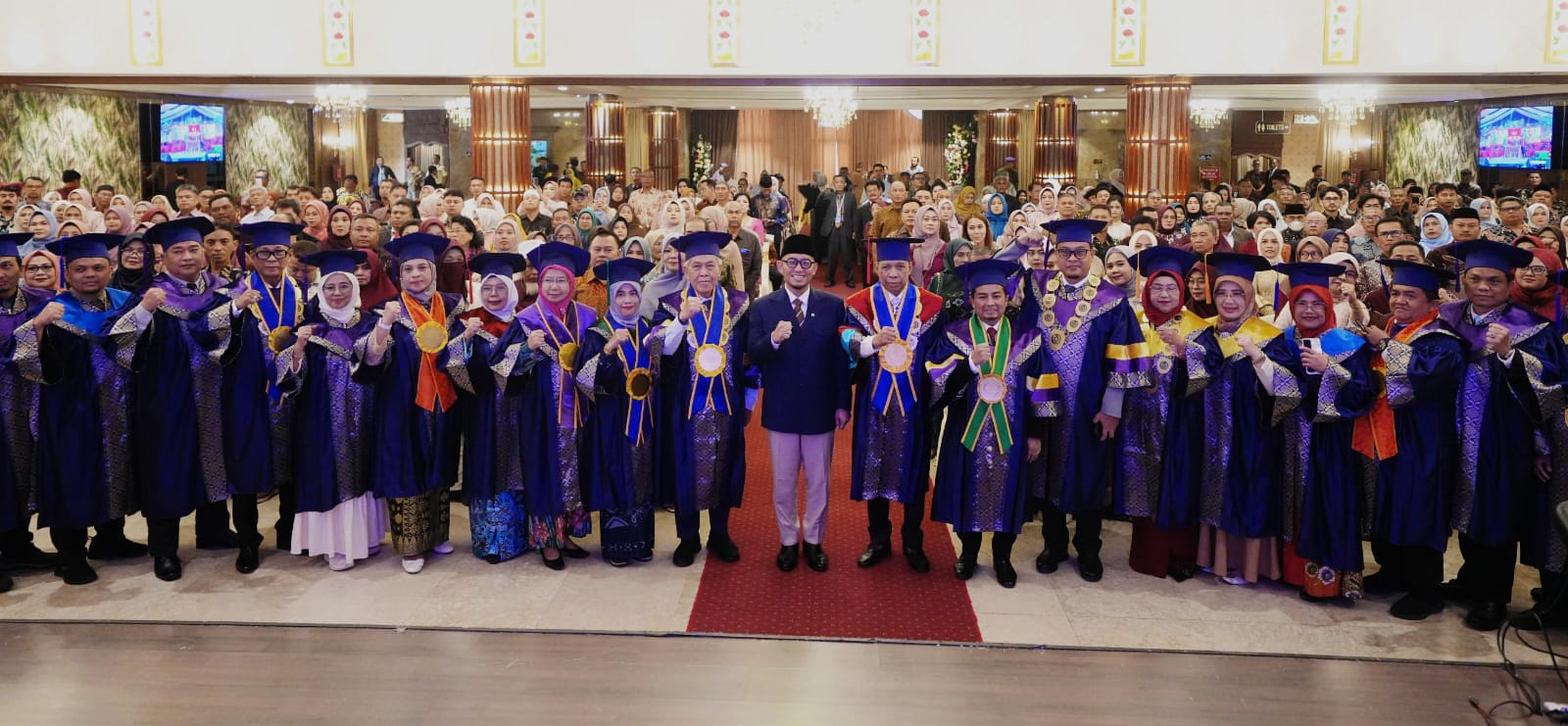 UMSU: Wisuda UMSU di Gedung Selecta Medan, Selasa (11/11). (Istimewa/Sumut Pos)