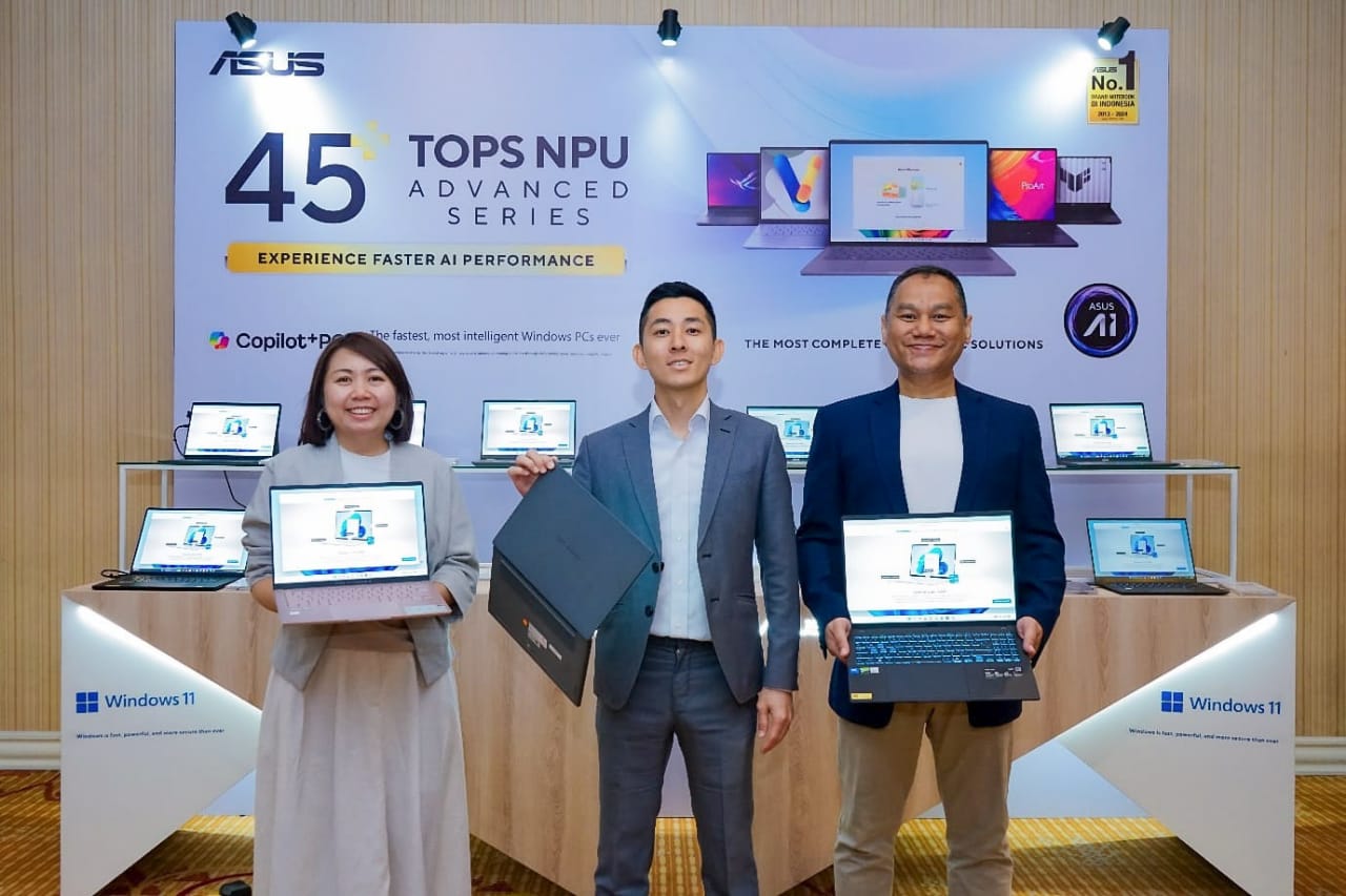 kiri ke kanan: Davina Larissa, Country Marketing Manager ASUS Indonesia, Lenny Lin, Country Director, ASUS Indonesia, Muhammad Firman, Head of Public Relations ASUS Indonesia.