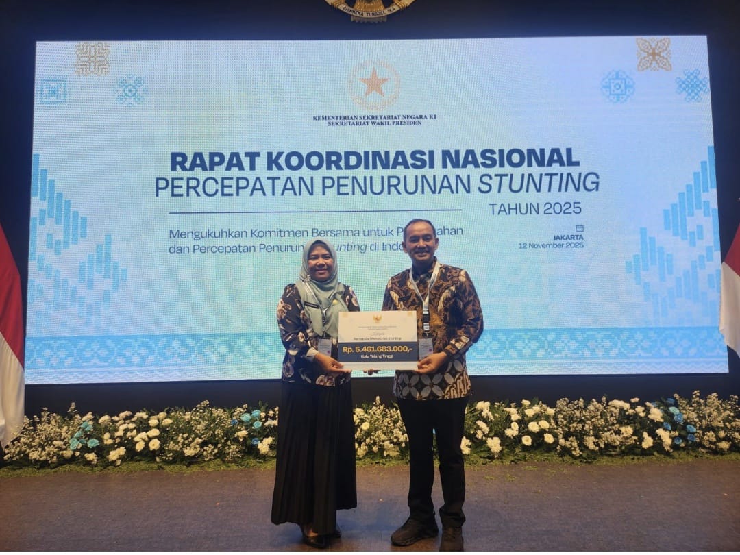 Wakil Presiden mengapresiasi iman Irdian Saragih, Walikota Tebing Tinggi, atas dedikasi dan keberhasilan dalam mempercepat penurunan angka stunting demi peningkatan kualitas hidup masyarakat.
