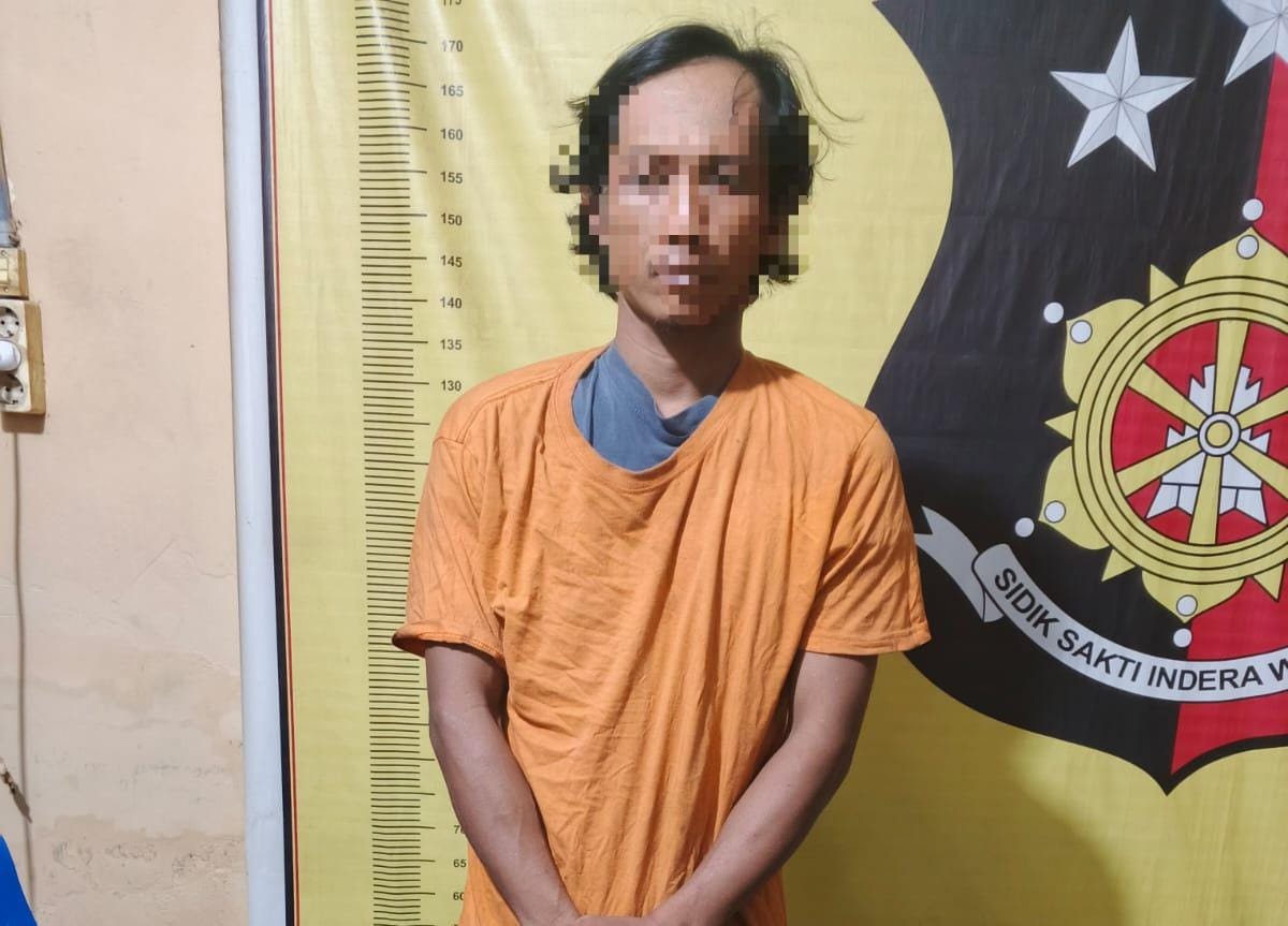 Tersangka Rio saat diamankan. (FAJAR/SUMUT POS)