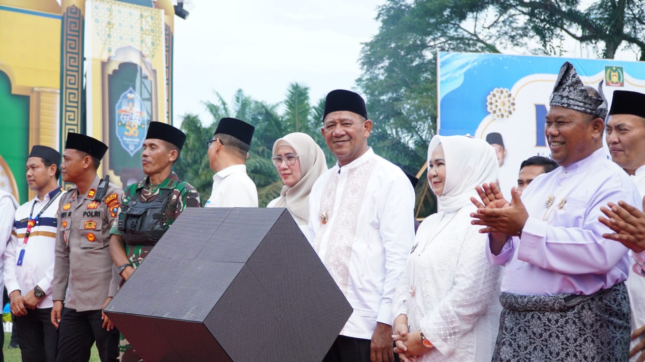 Bupati Langkat, Syah Afandin saat membuka MTQ ke-58 di Kecamatan Sawit Seberang. (Diskominfo Langkat/Sumut Pos)