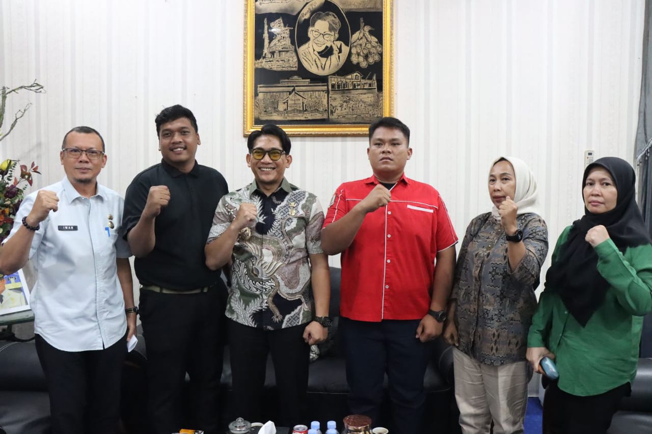 Wawako Binjai, Hasanul Jihadi (tiga dari kiri) saat menerima audiensi dari pengurus Puskobin. (Diskominfo Binjai/Sumut Pos)