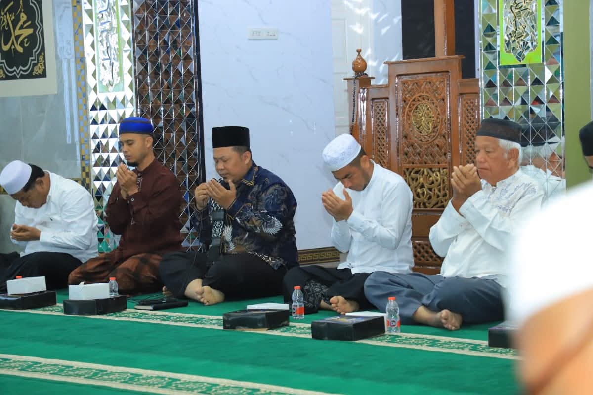 Safari Subuh di Pulo Tarutung Aek kanopan, Wabup Labura ajak masyarakat agar selalu taat beribadah. (Asri Tarigan / Sumut Pos )
