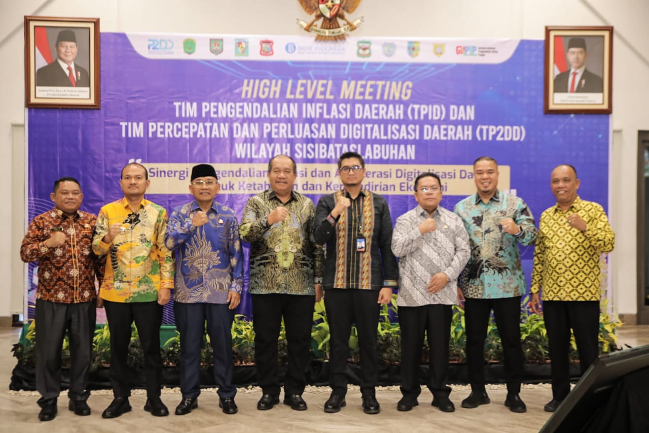 Wakil Bupati Batubara  Syafrizal, SE, M.AP bersama  Kepala Perwakilan BI Pematangsiantar  Ahmadi Rahman,  Bupati Simalungun  Dr. H. Anton Achmad Saragih, S.E., M.M., Wali Kota Pematangsiantar  Wesly S