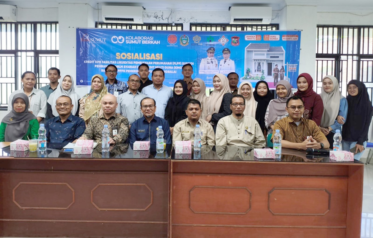SOSIALISASI: Kepala Baperida Kota Tanjungbalai Zul Abdiman, bersama Pemimpin Cabang Bank Sumut Tanjungbalai, saat sosialisasi hunian layak terjangkau. (Dokumen Bidang Humas Bank Sumut)