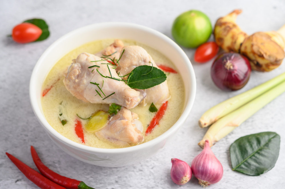 Sup ayam dinilai dapat meningkatkan daya tahan tubuh dan mengobati flu. (FREEPIK)