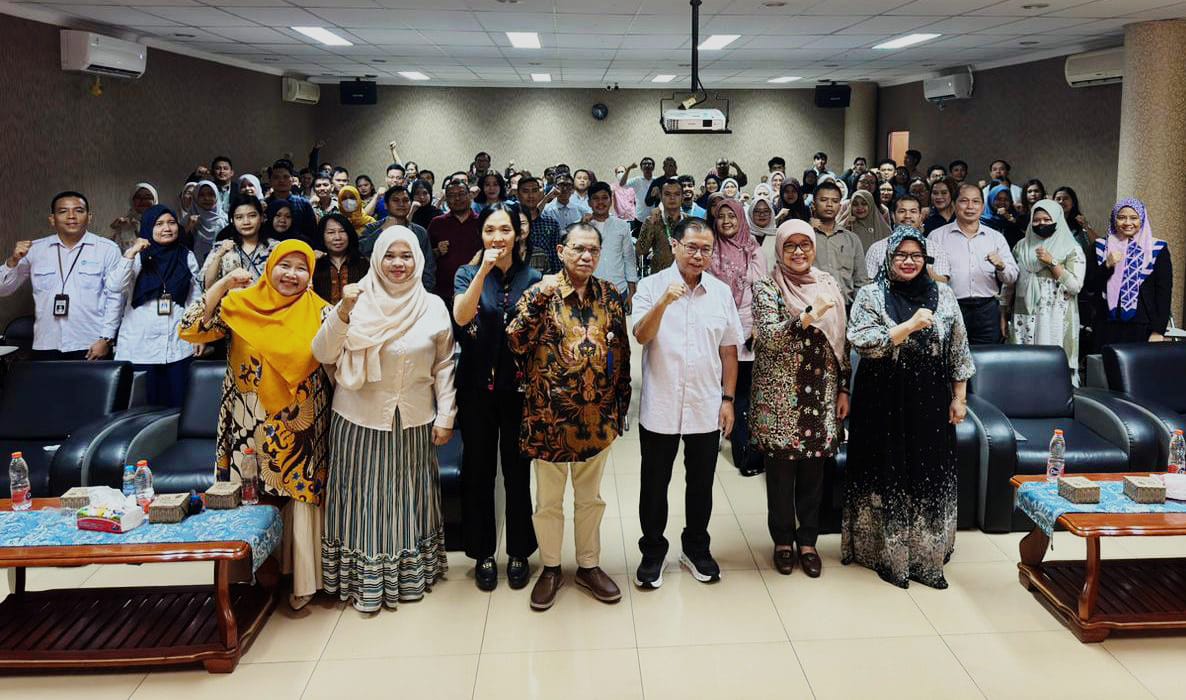 SOSIALISASI: Narasumber dan peserta sosialisasi peningkatan karir, mutu dan integritas dosen. (Istimewa/Sumut Pos)