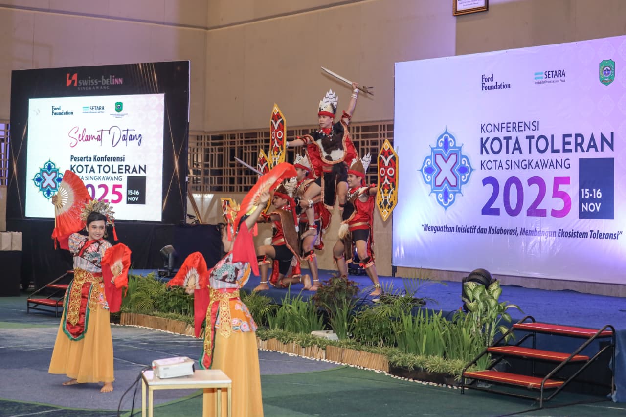 Salah satu penampilan tarian budaya Singkawan g di acara Konferensi Kota Toleran. (ISTIMEW/SUMUT POS)