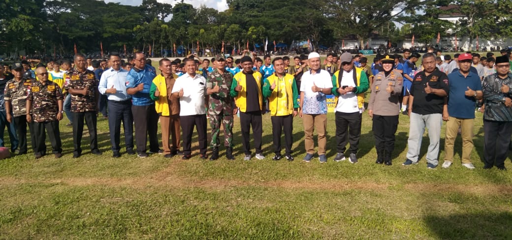 Wakil Bupati  melaksanakan pembukaan turnamen Sepak Bola U 18  Piala Bupati Labura tahun 2025. (INDRA/ SUMUT POS)