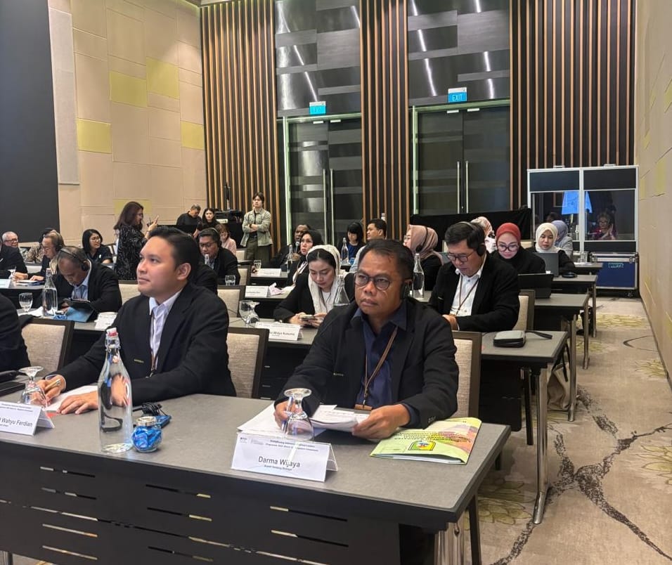 Peserta KPPD Lemhannas RI Angkatan II, termasuk Bupati Serdang Bedagai Darma Wijaya, mengikuti sesi pembelajaran bersama narasumber di Singapura, Sabtu (15/11). ( ISTIMEWA/SUMUT POS )