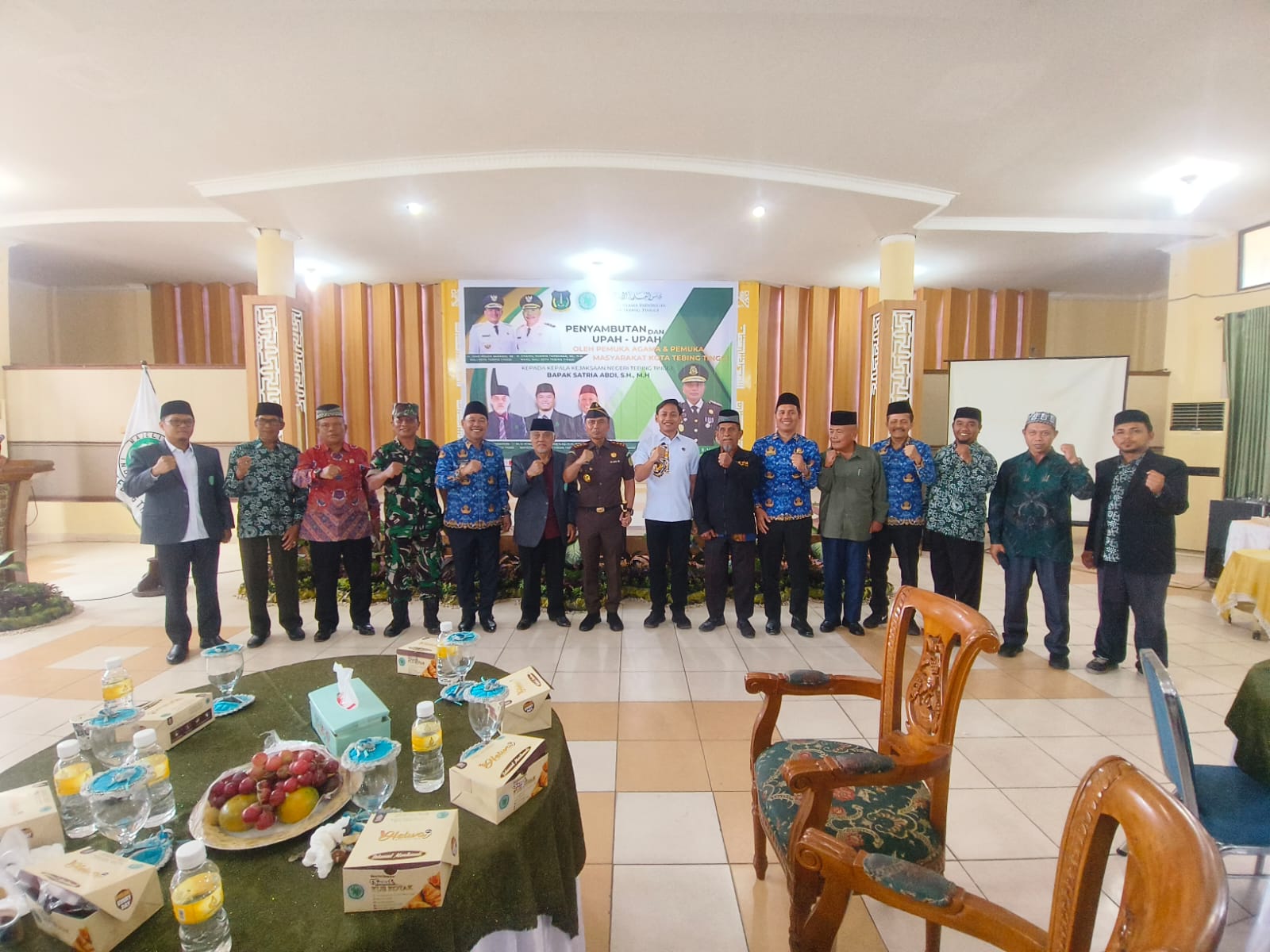 kajari tebingtinggi  Satria Abdi foto bersama Ketua MUI dan unsur Forkopimda.  (ISTIMEWA/SUMUT POS)