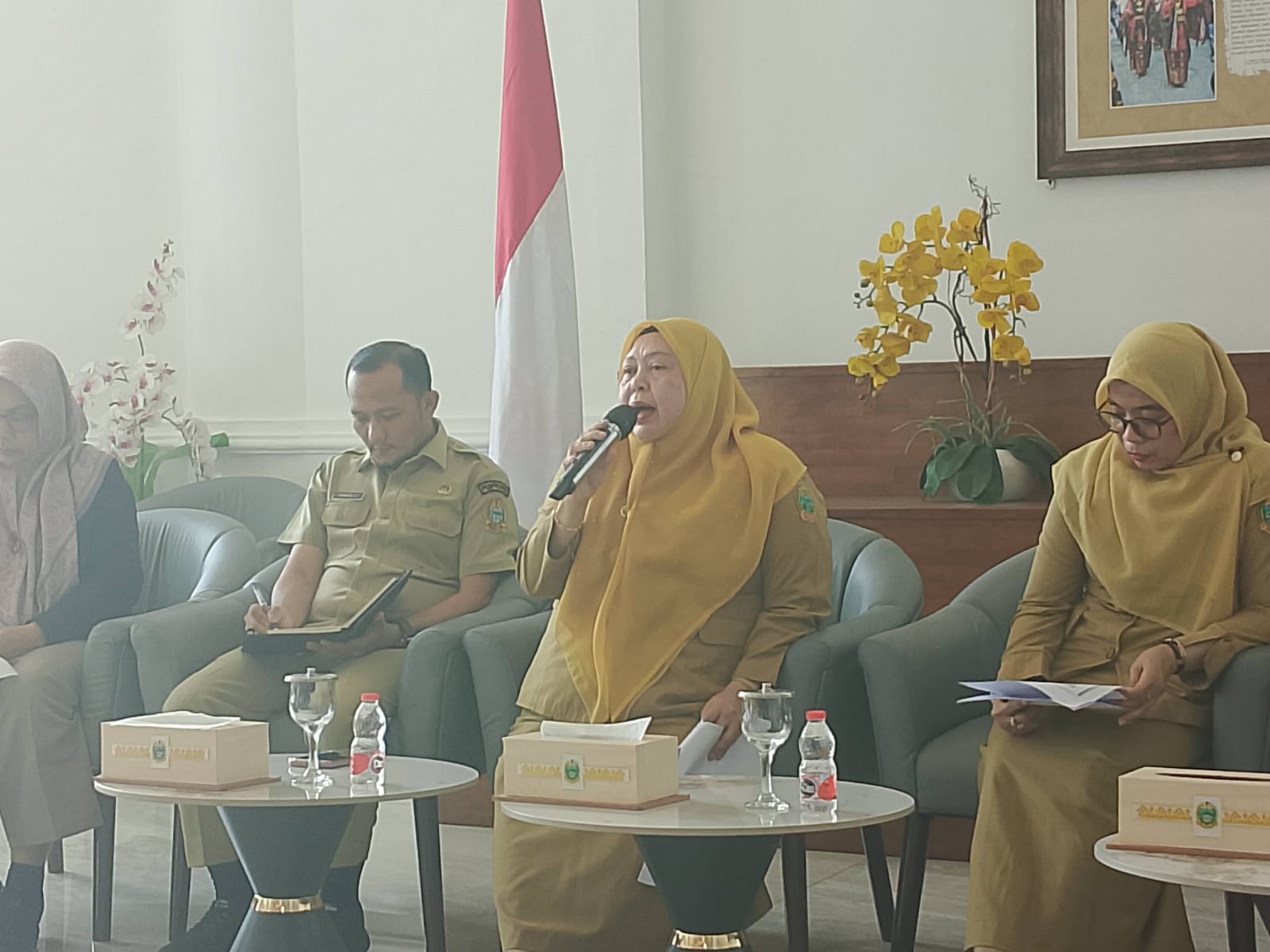 PERKEMBANGAN: Kepala Biro Hukum Sekretariat Daerah Provinsi Sumatera Utara (Setdaprovsu), Aprilla Siregar, memaparkan perkembangan Program Hasil Terbaik Cepat (PHTC) Gubernur Sumut. (Dok: istimewa)