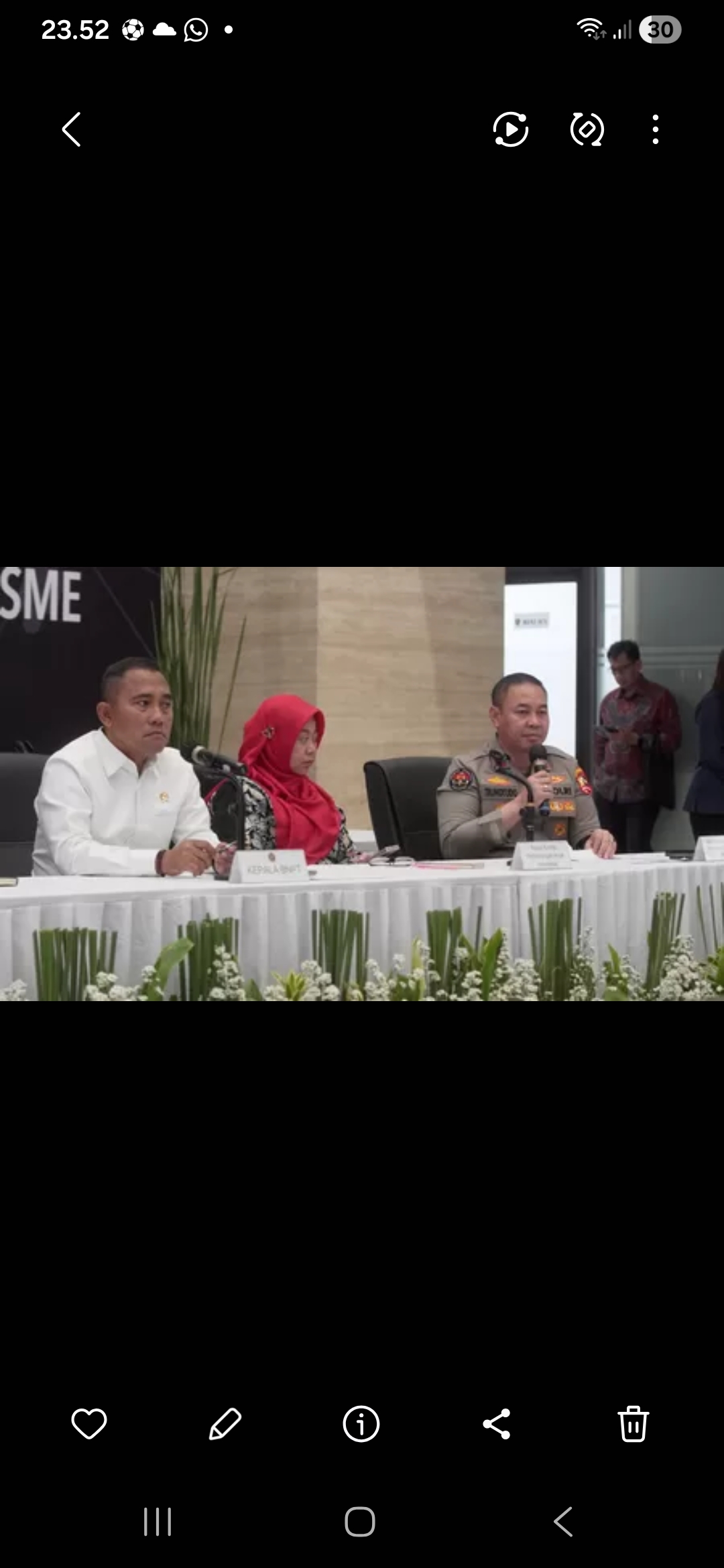 ANAK: Densus 88 bersama BNPT konferensi pers mengenai penanganan kasus rekrutmen anak-anak secara daring oleh jaringan terorisme, yang berlangsung di Jakarta (18/11/2025). (Dok: jawapos.com)