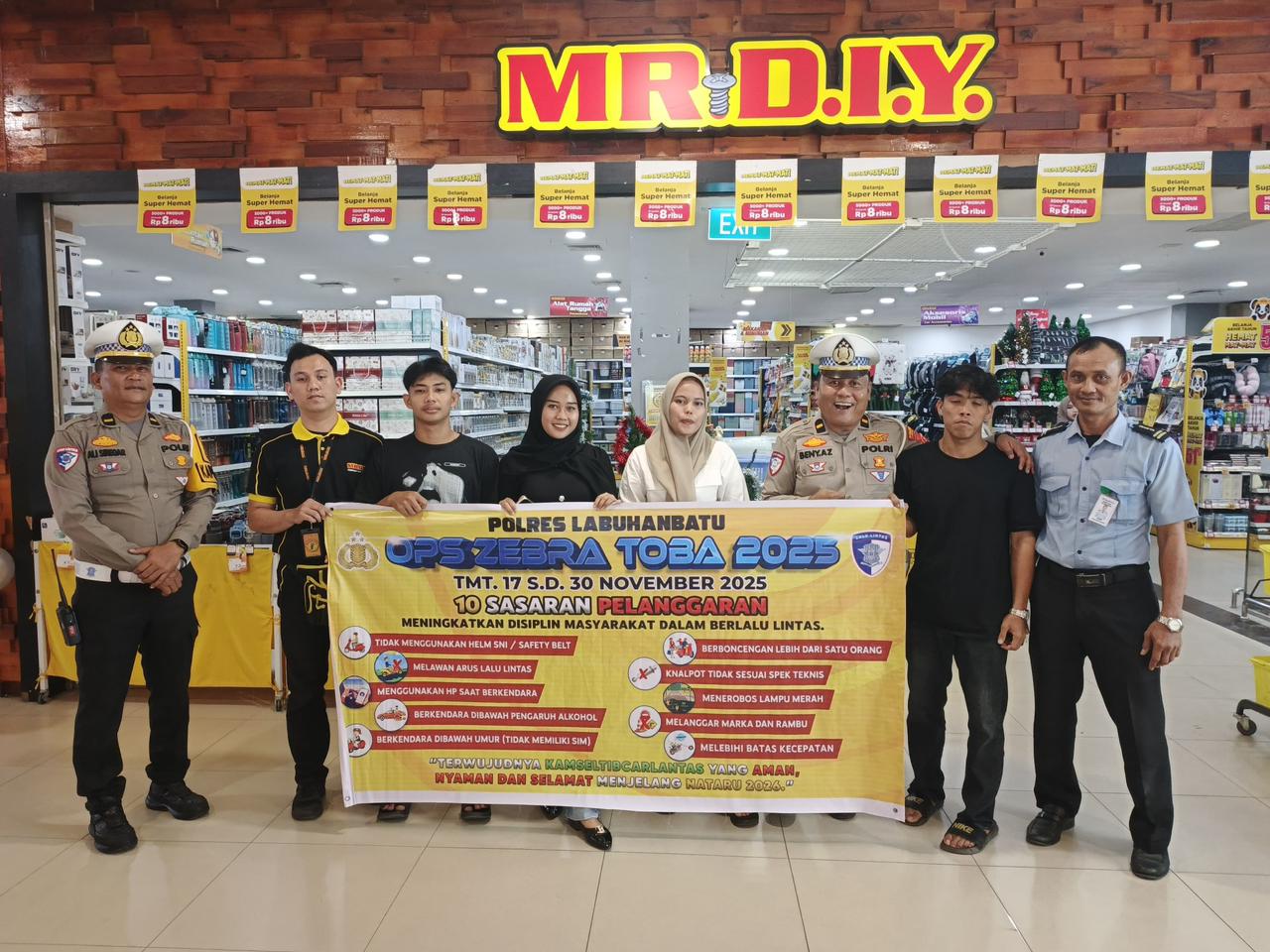 Satuan Lalu Lintas Polres Labuhanbatu melaksanakan kegiatan sosialisasi Operasi Zebra Toba 2025 (Fajar/ Sumut Pos)