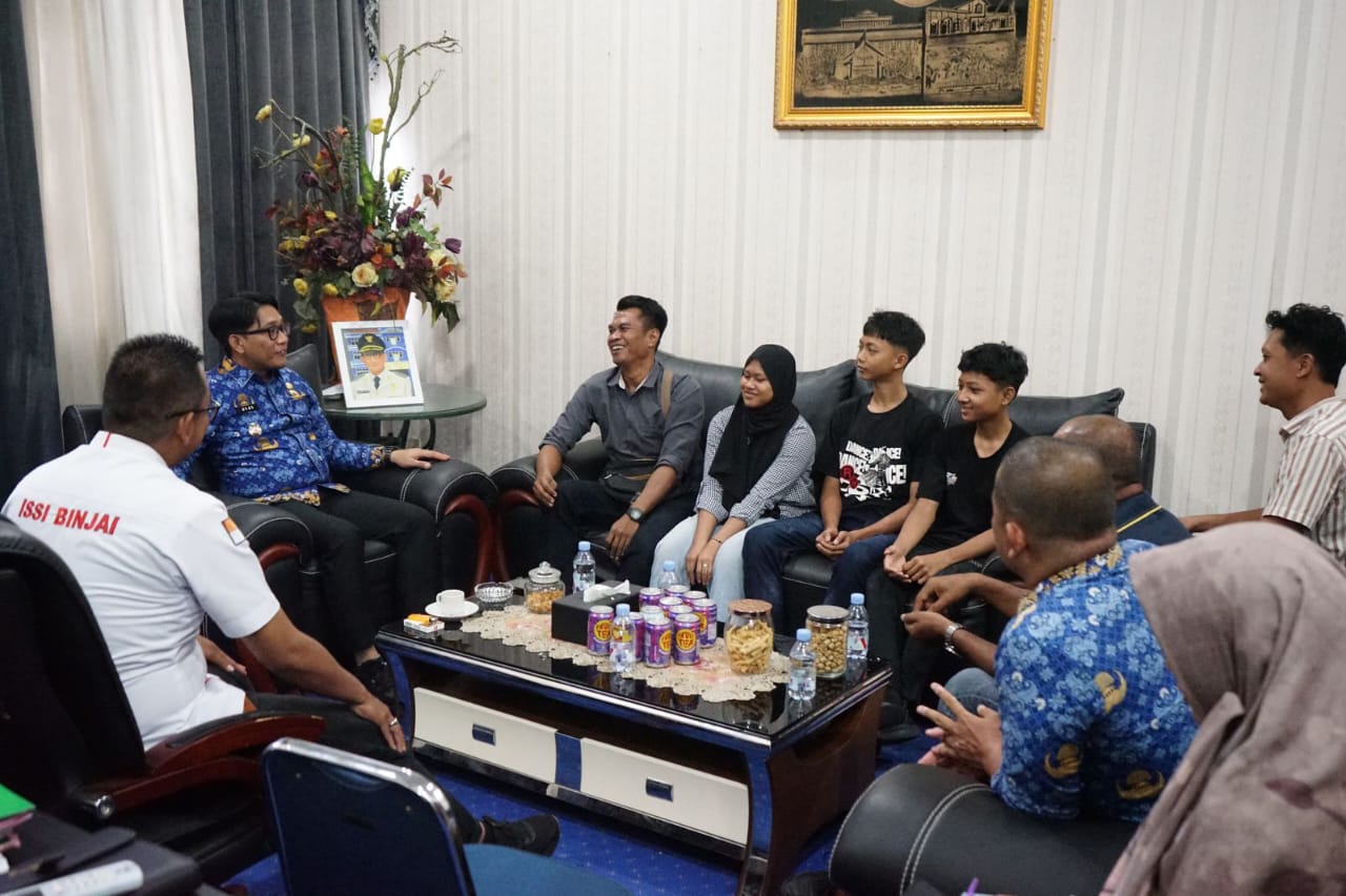 Wawako Binjai, Hasanul Jihadi saat menerima audiensi dari pengurus ISSI di ruang kerjanya. (Diskominfo Binjai/Sumut Pos)