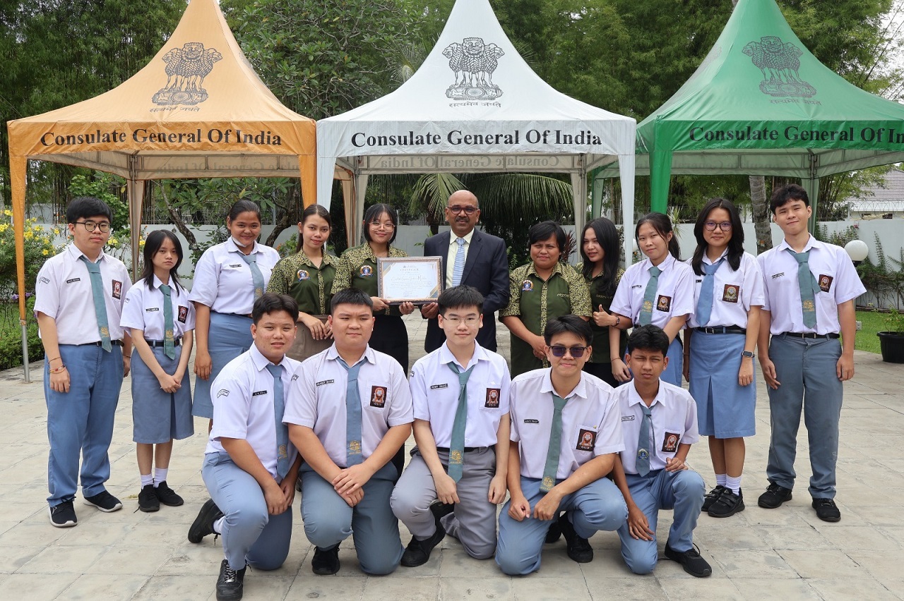 Konsulat Jenderal India di Medan menggelar program penjaringan budaya yang menampilkan pemutaran khusus film India English Vinglish bagi para siswa dan guru Wiyata Dharma School.