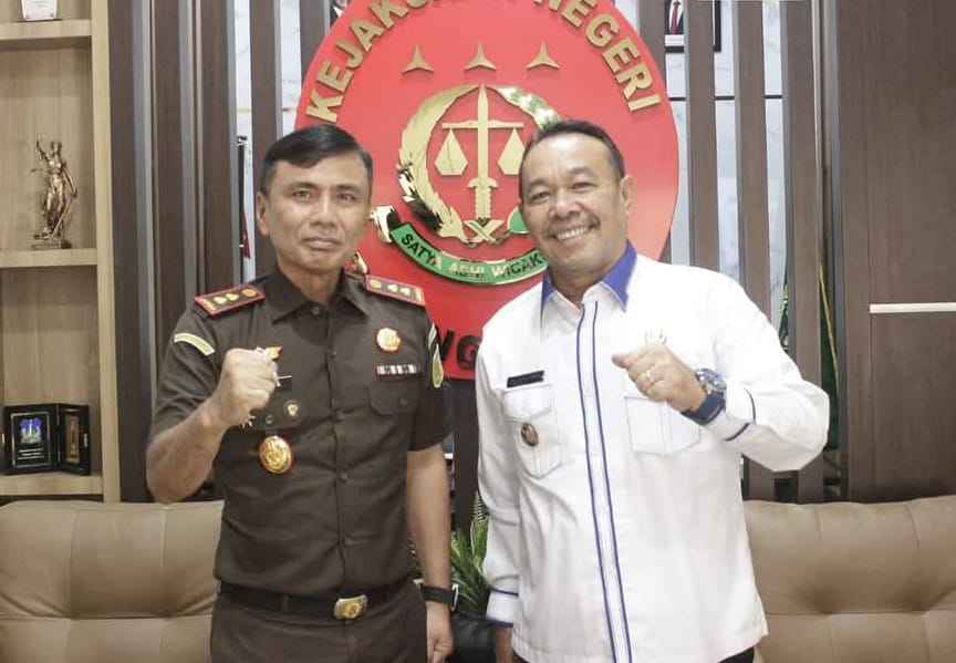 Wakil wali Kota Tebingtinggi  Chairil Mukmin Tambunan, melaksanakan kunjungan kerja foto bersama  Satria Abadi Kejaksaan Negeri Kota Tebingtinggi,  (19/11/2025). (Pra Evasi/Sumut Pos)