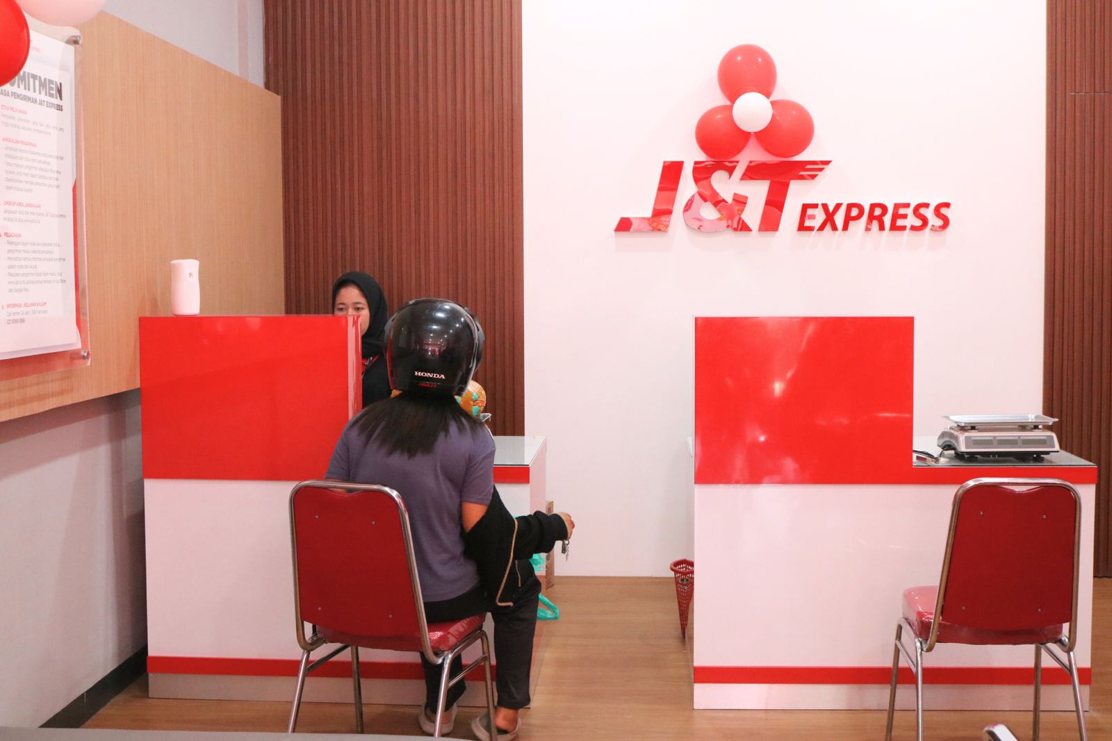 Outlet J&T Express. (Ilustrasi)
