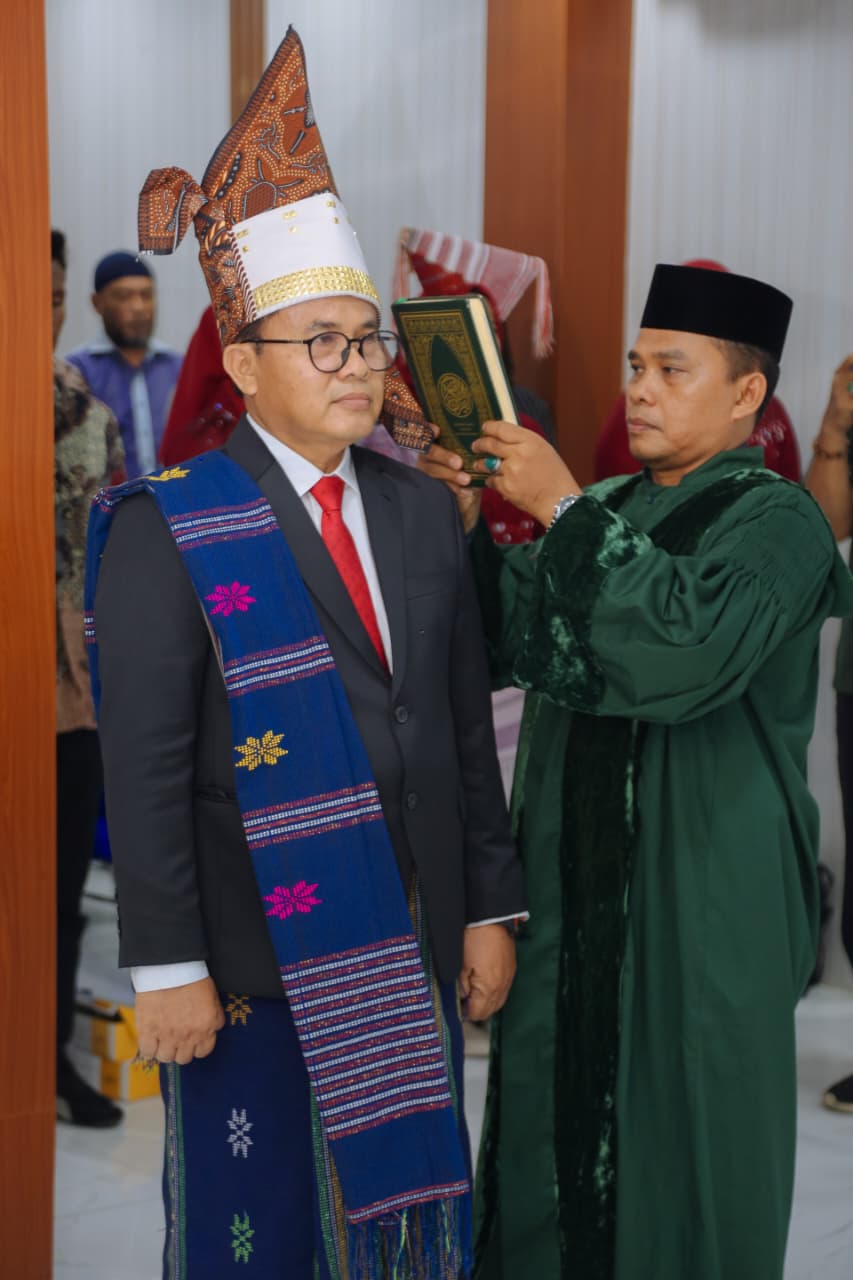 Proses pengambilan sumpah/janji jabatan Dirum Perumda Tirtauli Pematangsiantar. (Pra Evasi/Sumut Pos)