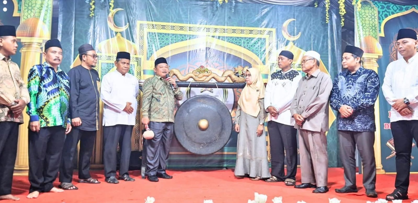 Wabup Labuhanbatu membuka Musabaqah Tilawatil Qur&rsquo;an (MTQ) dan Festival Nasyid ke-3 tingkat Desa Pondok Batu (Fajar/Sumut Pos)