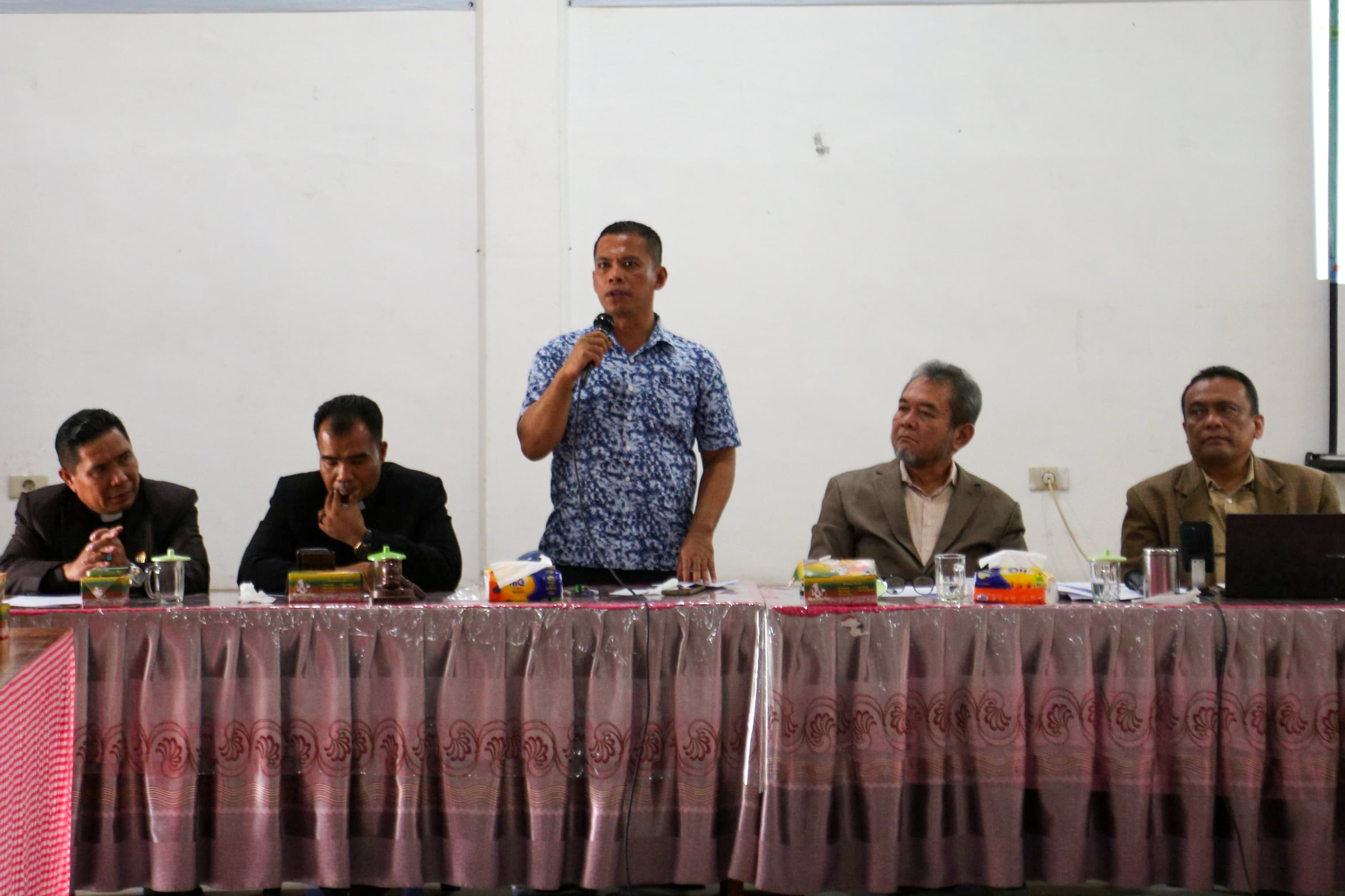 SAMBUTAN : Sekda Pemko Siantar Junaedi Sitanggang saat menyampaikan sambutan acara Pembukaan Sidang Daerah PGID Kota Pematangsiantar, Sabtu (22/11/2025). (Dok: istimewa)