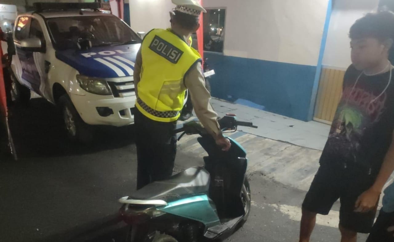 Personel Sat lantas Polres Labuhanbatu melakukan penertiban kenderaan knalpot bronk (Fajar/ Sumut Pos)