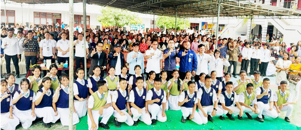 LITERASI DIGITAL: Deklarasi Gerakan Literasi Digital di Sekolah Parulian 1 Medan.
