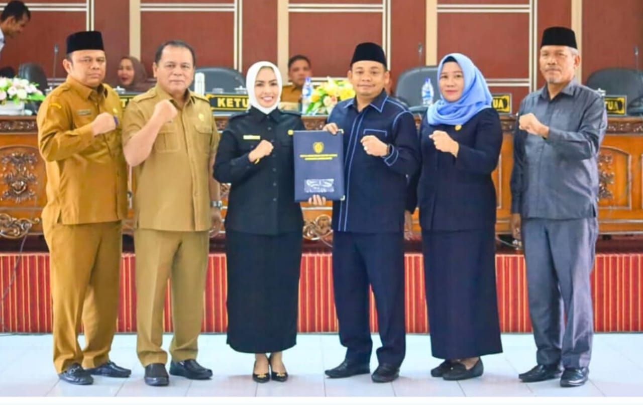 Bupati Labuhanbatu menghadiri Rapat Paripurna DPRD atas Ranperda APBD  Labuhanbatu TA 2026 (Fajar/ Sumut Pos)