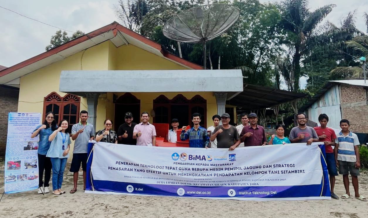 PEMIPIL JAGUNG: PkM Penerapan Teknologi Tepat Guna Mesin Pemipil Jagung oleh Institut Teknologi Del bersama Kelompok Tani Sitambiri. (Istimewa/Sumut Pos)