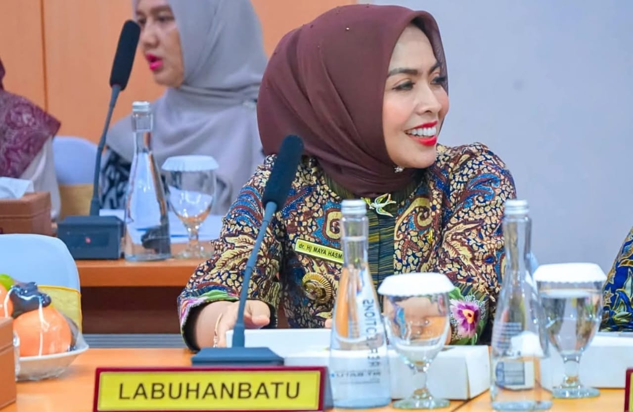 Bupati Labuhanbatu Maya Hasmita menghadiri Rapat Umum Pemegang Saham Luar Biasa (RUPS-LB) Tahun 2025 (Fajar/Sumut Pos)
